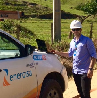 An Energisa Minas Gerais Engineer reviews Tripsaver II Recloser logs